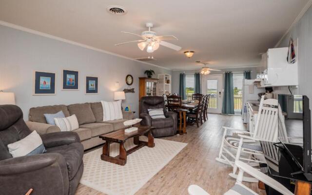 Friendship Lodge by Oak Island Accommodations