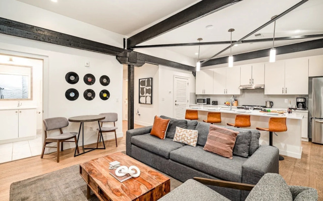 The Saddlery - Mic Drop - Walk to Broadway