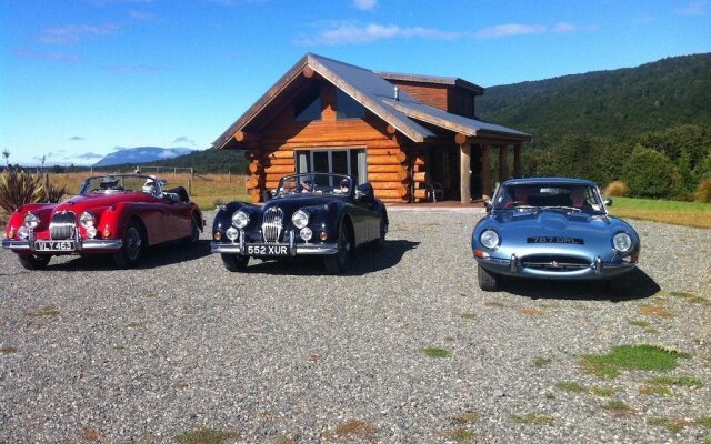 The Hollows Luxury Log Cabin