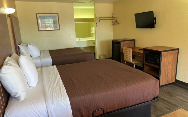 Executive Inn & Suites Lackland AFB