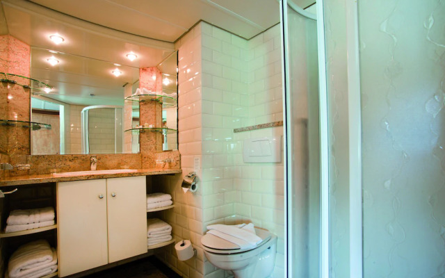 Crossgates Hotelship 3 Star - Osthafen - Frankfurt