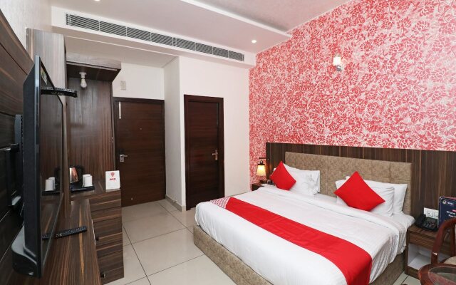 Omang Hotel by OYO Rooms