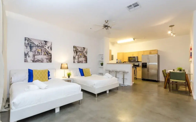 Hollywood 5BD Walk of Fame Studio