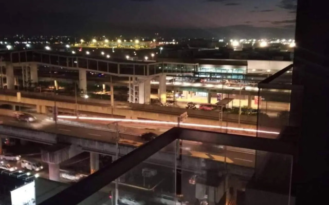 Budget Apartment Manila across Manila Airport T3