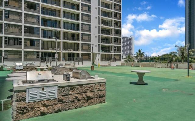 Gorgeous High Rise Waikiki Condo with Ocean and Diamond Head Views by Koko Resort Vacation Rentals