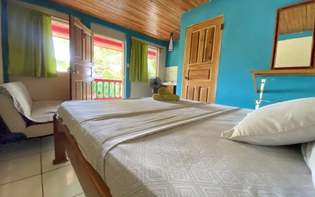 Las Palmeras Beachfront Hotel