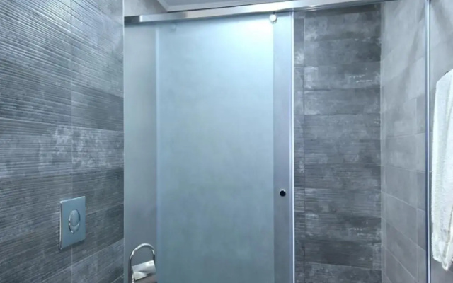 Northern Avenue 2 bedroom Newly Renovated and Modern apartment HH101