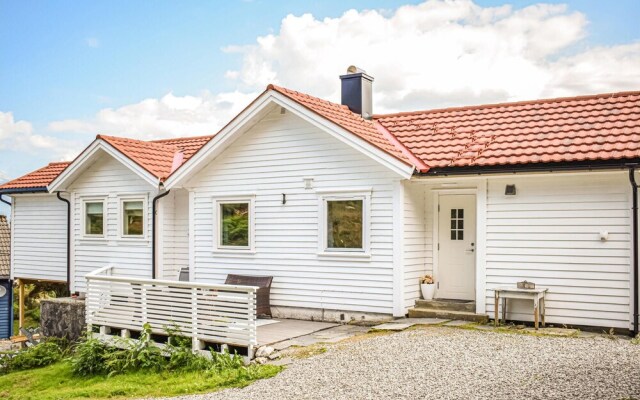 Awesome Home in Skånevik With 3 Bedrooms and Wifi