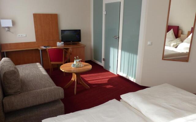 City Hotel by Celina