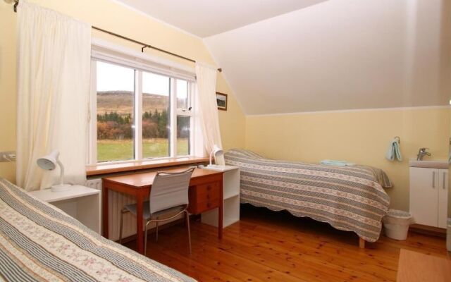 Guesthouse Steindórsstadir