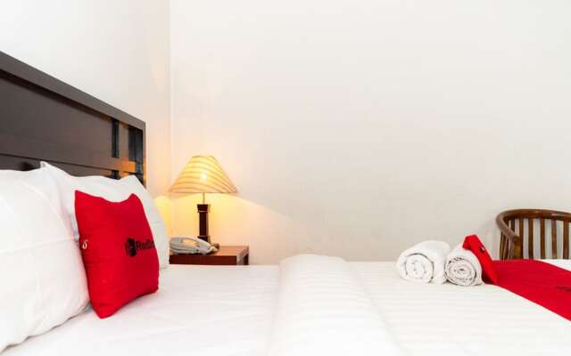 RedDoorz Plus Syariah near Java Supermall Semarang 2