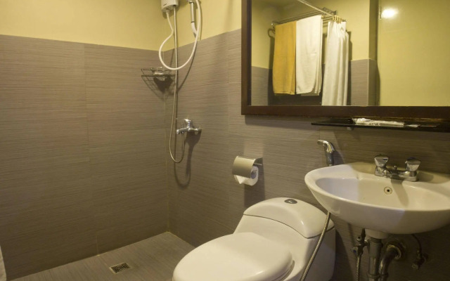 OYO 103 Artina Suites Hotel