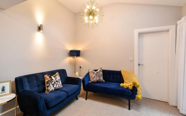 Saxon Rose Apartment