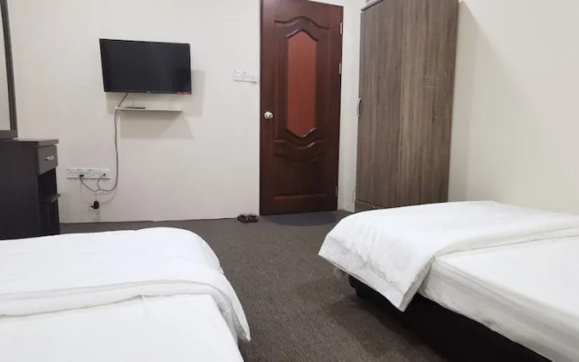 90372 Greybirds Hostel