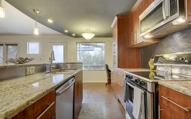 Remodeled E Cesar Chavez Condo by RedAwning