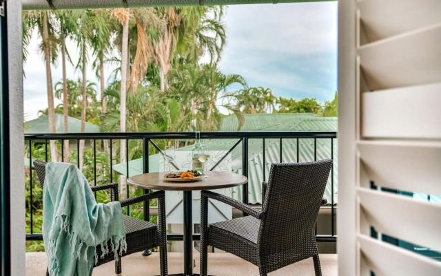 Palms City Resort