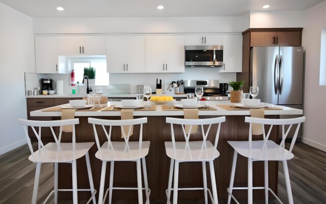 Los Angeles 3BR Villa Suites-FreeParking