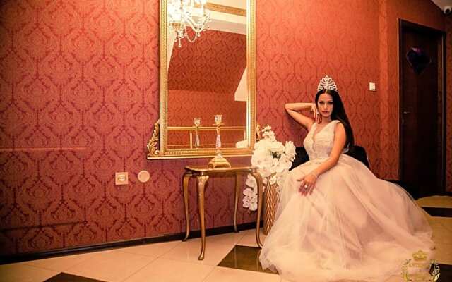 ANTIQUES & GOLD Boutique Hotel