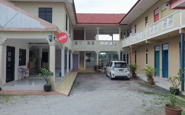 OYO 90018 River Village Hotel