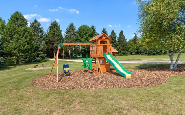 Freshly Updated Lake Michigan Home With Pool