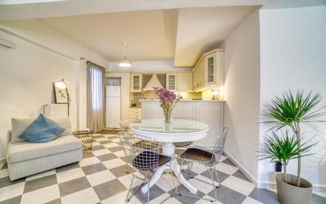 Stylish, Cozy 2-BDR Flat in Andros Town