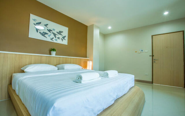 Central Place Serviced Apartment Angsila