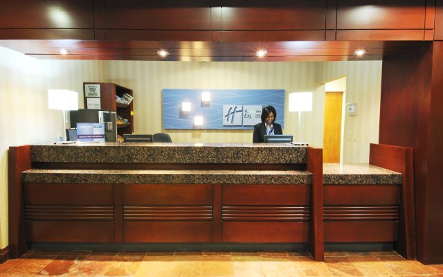 Holiday Inn Express & Suites Brampton, an IHG Hotel