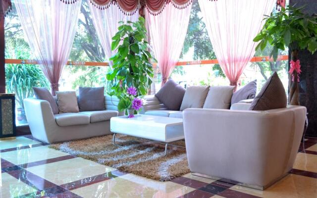 Nanning Hawks Holiday Hotel