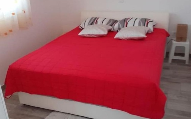 Jasmina - With Balcony and Free Parking - A1