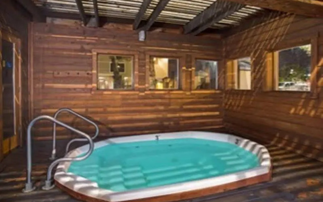 Days Inn & Suites by Wyndham Golden/Denver West