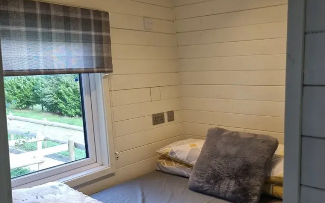 Glamping Hut - Riverview 5