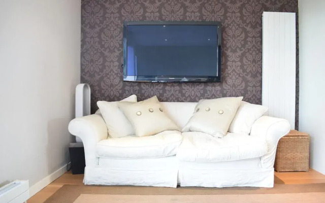 Spacious 2 Bedroom Penthouse in Islington
