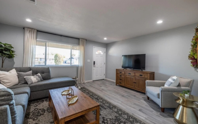 Chandler Galveston 4 Bedroom Home by RedAwning