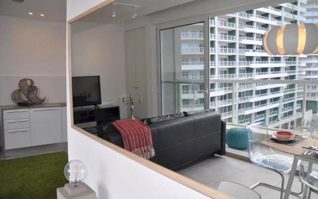 Modern Seaview Apartment In a Prime Location