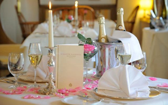 Romantik Waldhotel Mangold