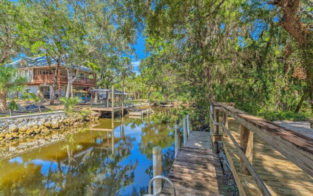 Canalfront Homosassa Escape w/ Private Dock!