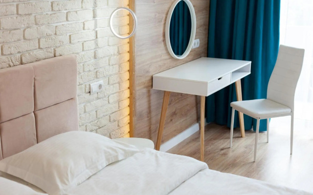 LEOGRAND Three Bedrooms VIP Apartment on Kniazia Romana 12