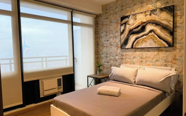 Penthouse 2 bedroom unit with balcony