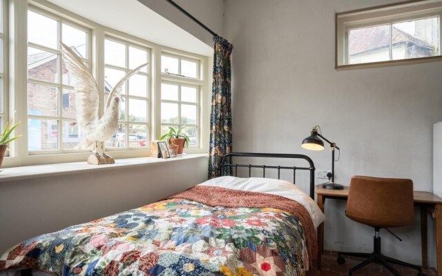 Wonderfully Quirky 3BD Home Amberley West Sussex
