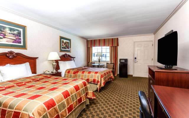 Days Inn & Suites by Wyndham Roseville/Detroit Area