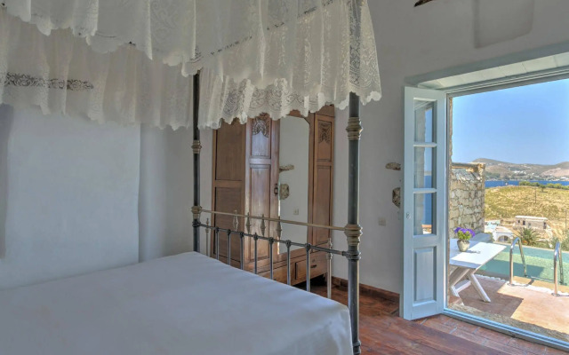 Eirini's Luxury Hotel Villas