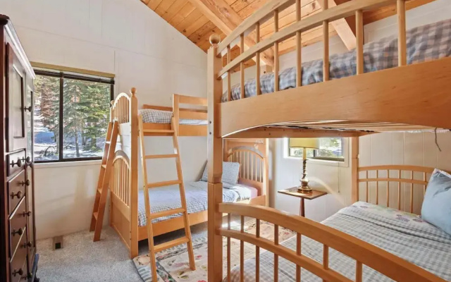 Northstar Treehouse Chic 4BR House Forest View