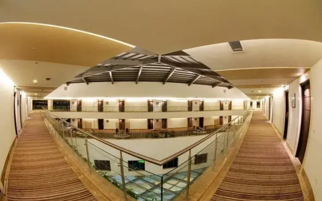 5 By Oyo Metropolitan