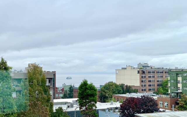 Modern Large Studio 99Wlkscore