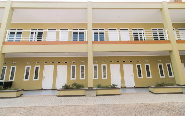OYO 1078 Fakhira Residence