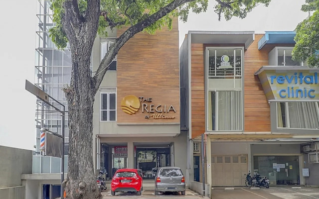 OYO Flagship 90726 The Regia Cihampelas Hotel Band