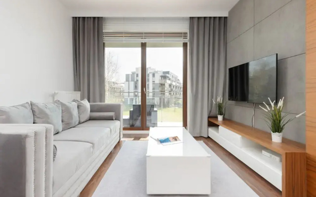 Glamorous Apartment Wilanow by Renters