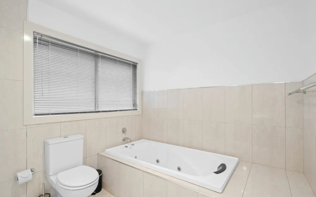 Tranquil Tranmere- City Views- 3 Bedroom