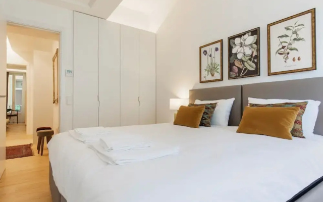Trendy & Classic 2 Bedroom Apartment