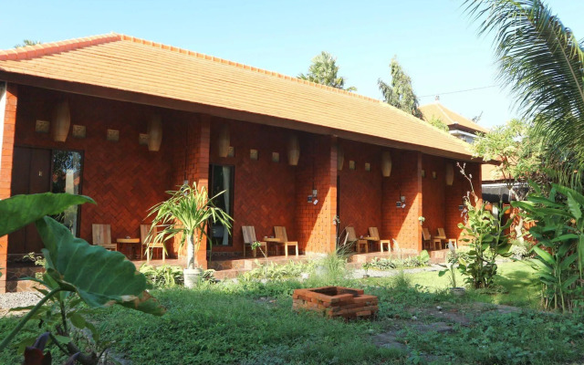 Louto Dmell Guesthouse & Villa